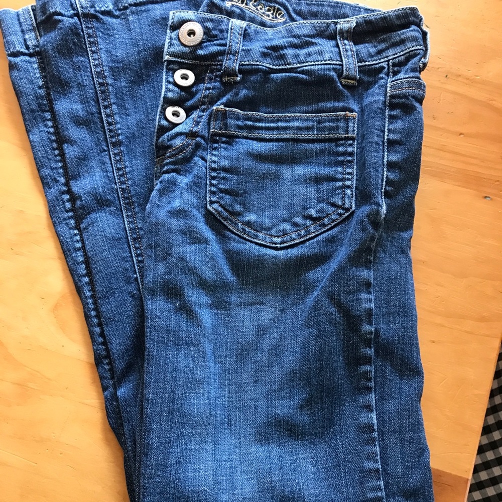 AMERICAN EAGLE 5-pocket wide leg jeans.